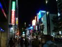 La gente di sera, per le strade di Ginza